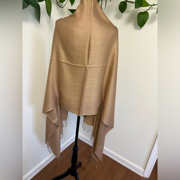 Gold Pashmina / Shawl / Wrap - Picture 3 of 6